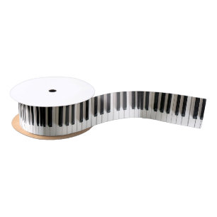 schlichtes Piano in Schwarzweiß Satinband