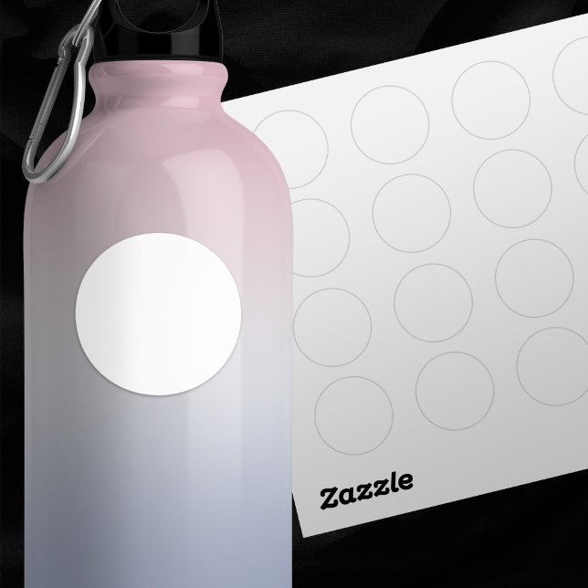 Schlichtes weißes kleines 1,5" Set von 20 Blankenh Runder Aufkleber (In Situ of 1.5" plain white round sticker on water bottle, with sheet of stickers in background)