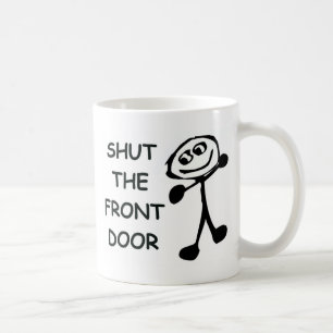Schließen Sie den Cartoon an der Vordertür. Kaffeetasse