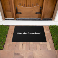 Schließen Sie die Eingangstür Schwarz-weißen perso