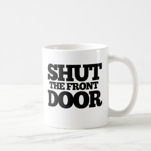 Schließen Sie die Vordertür. Tasse