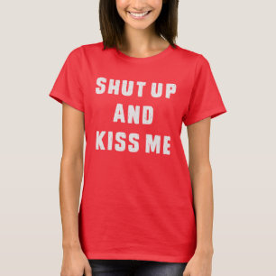 Schließen Sie und küssen Sie mich T-Shirt