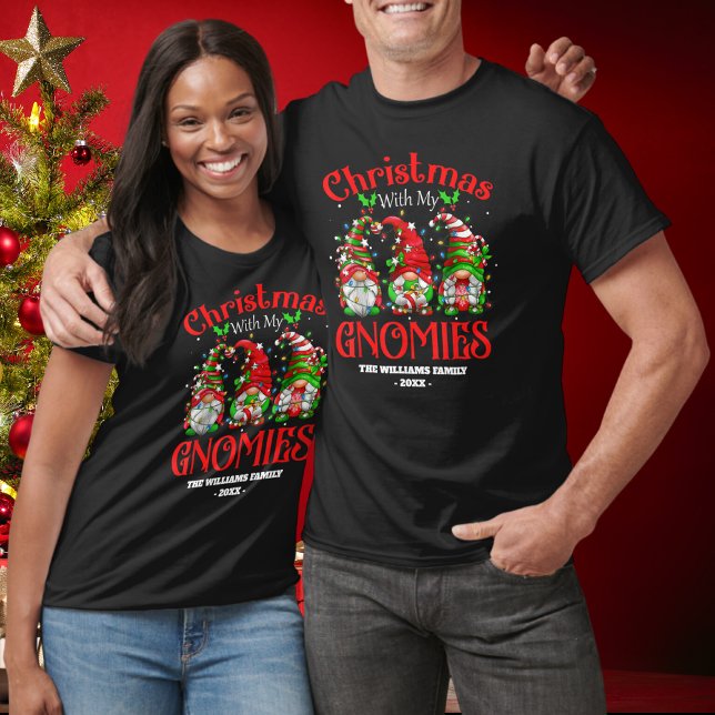 Schließlich Weihnachten mit meiner Gnomies Familie T-Shirt (Von Creator hochgeladen)