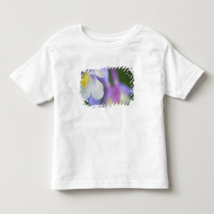Schließung der Blume Colorado Columbine. Kleinkind T-shirt