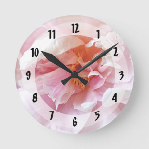 Schließung von blassrosa Peonies Runde Wanduhr