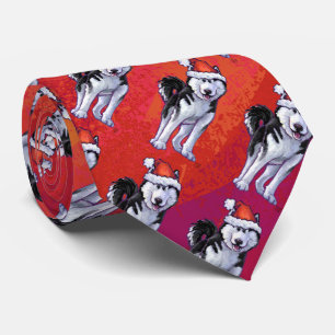 Schlittenhund in der Weihnachtsmannmütze auf Rot Krawatte