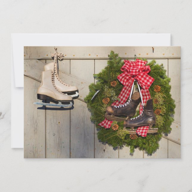 Schlittschuhe mit Weihnachtskranz Feiertagskarte (Vorderseite)