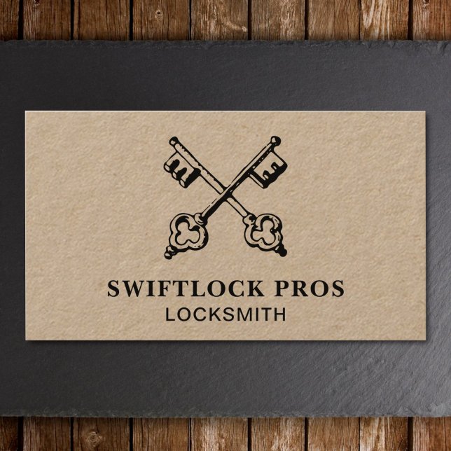 Schloss-Befestigungsschlüssel Vintage Kraft Visitenkarte (A vintage style locksmith business card against a slate and wooden background.)