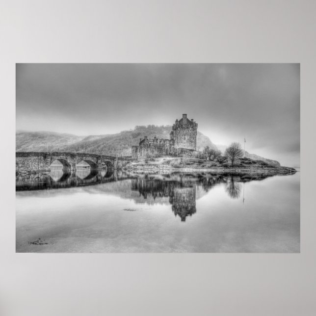 Schloss Eilean Donan in Schottland (Schwarz und We Poster (Vorne)