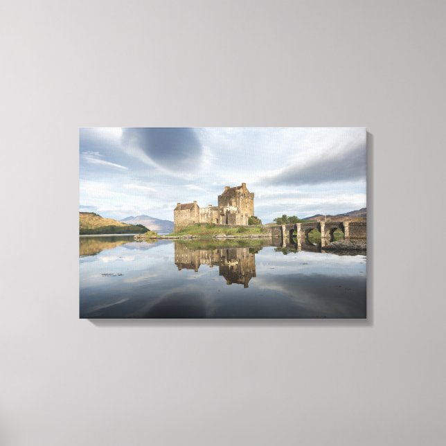 Schloss Eilean Donan mit Reflexion in Schottland Leinwanddruck (Vorderseite)