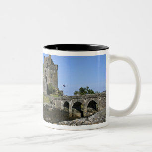 Schloss Eilean Donan, Schottland. Die berühmte Eil Zweifarbige Tasse