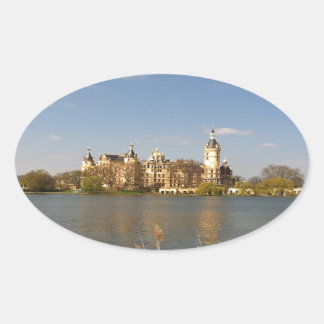 Schloss Schwerin - Schloss - Märchenschloss Ovaler Aufkleber