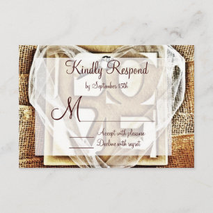 Schlüssel zu ihren rustikalen Burlap-Hochzeitskart RSVP Karte