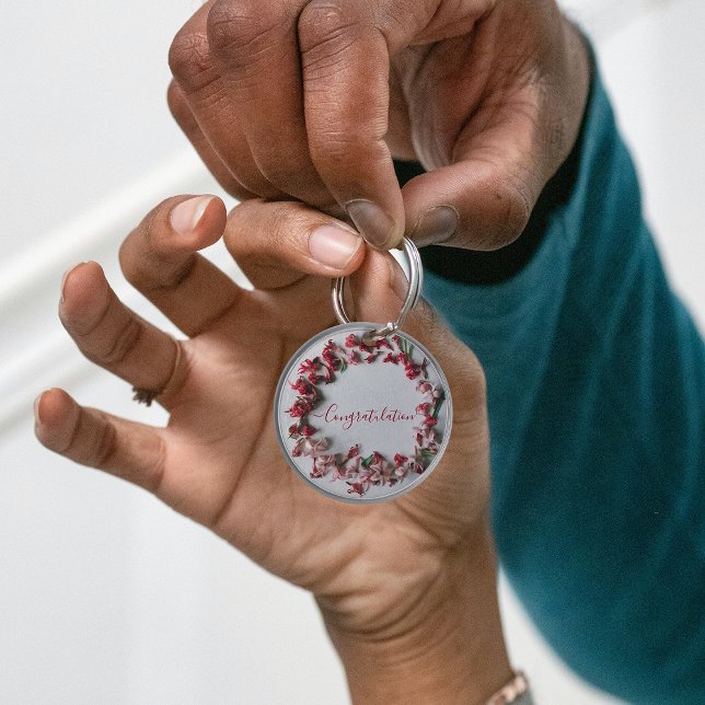 Schlüsselanhänger mit roter und rosa Blume. Schlüs (Red and pink flower wreath keychain. keychain)