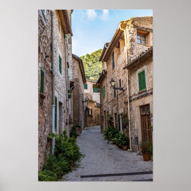 Schmale Straße im Dorf Valldemossa - Mallorca Poster (Vorne)