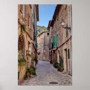 Schmale Straße im Dorf Valldemossa - Mallorca Poster
