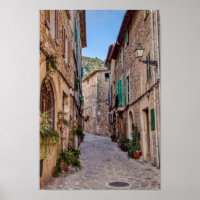 Schmale Straße im Dorf Valldemossa - Mallorca