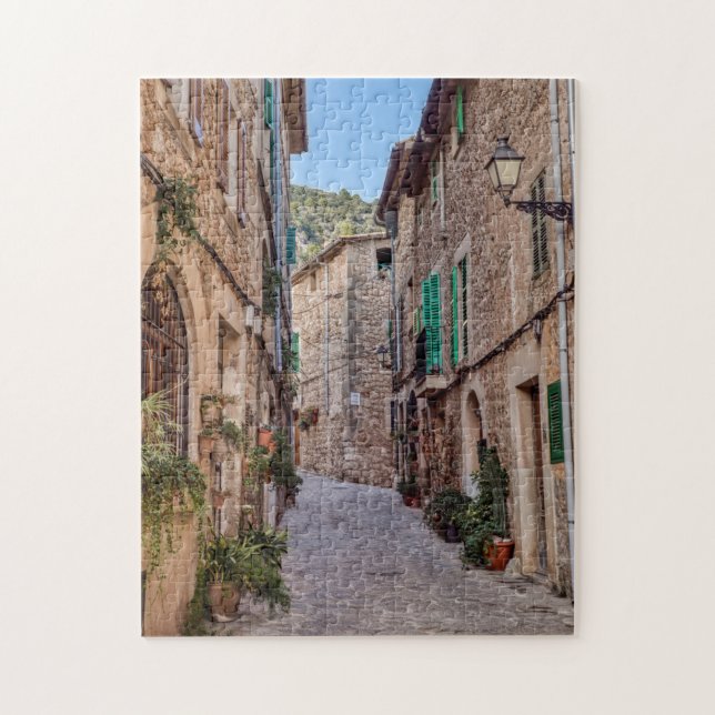 Schmale Straße im Dorf Valldemossa - Mallorca Puzzle (Vertikal)