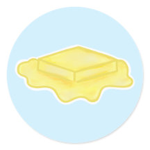 Schmelzendes Butterstück auf Blau