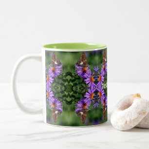 Schmetterling auf Aster-Blume Abstrakt Personalisi Zweifarbige Tasse