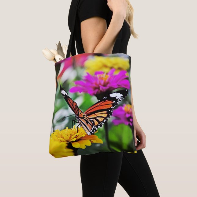 Schmetterling auf Blume (Von Nahem)