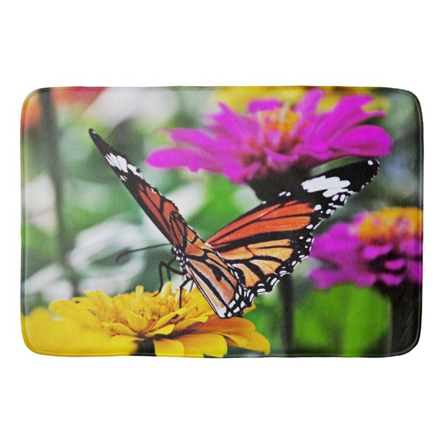 Schmetterling auf Blumen #2 Badematte (Vorderseite)