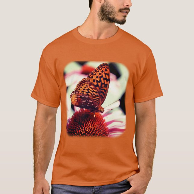 Schmetterling auf Blütennatur T-Shirt (Vorderseite)