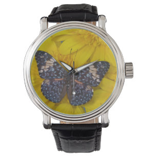 Schmetterling auf der gelben Blume Armbanduhr