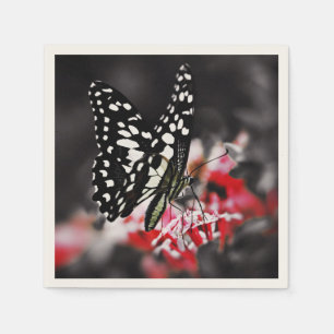Schmetterling auf der roten Blume Serviette