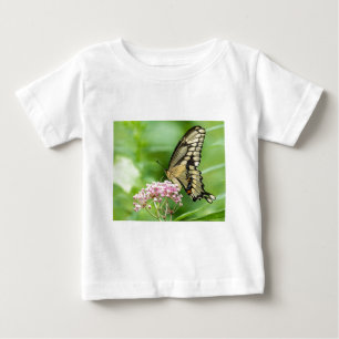Schmetterling auf einer Blume Baby T-shirt