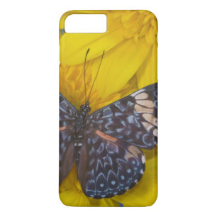 Schmetterling auf einer gelben Blume Case-Mate iPhone Hülle