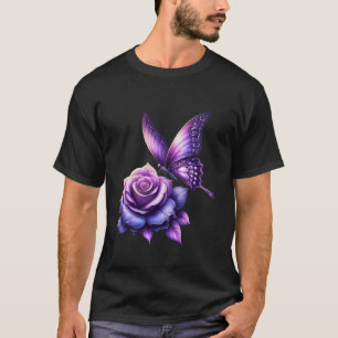 Schmetterling auf einer lila gefärbten Rosenblume T-Shirt