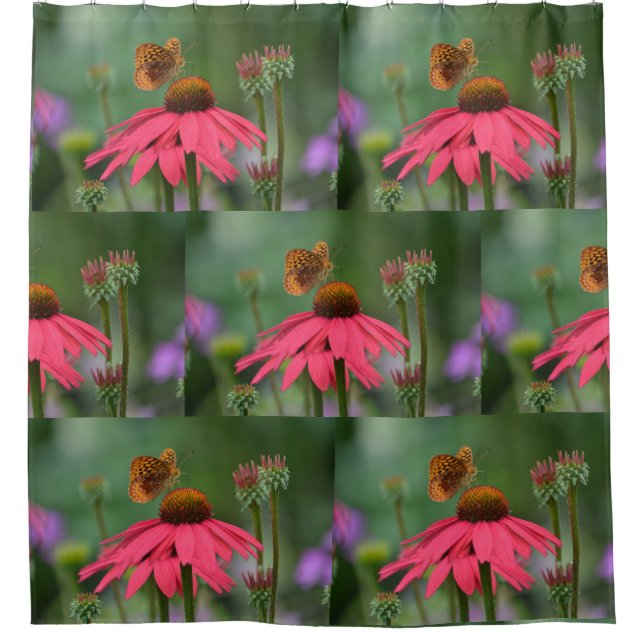Schmetterling auf Kone-Blume Duschvorhang (Vorderseite)