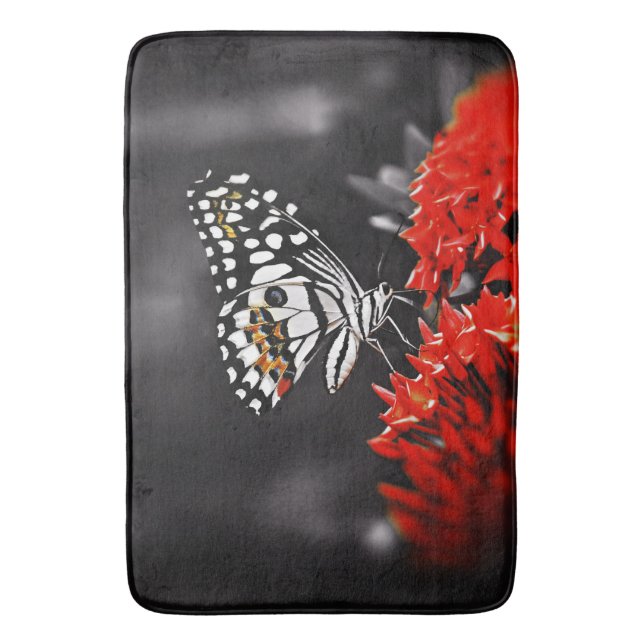 Schmetterling auf roten Blume Badematte (Vorderseite Vertikal)