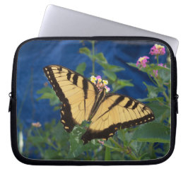 Schmetterling aus Gelb und Schwarz auf einem Frack Laptopschutzhülle