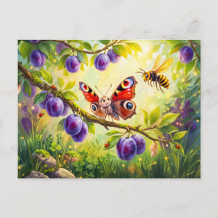 Schmetterling fürchtet Hornisse im Pflaumenbaum Postkarte