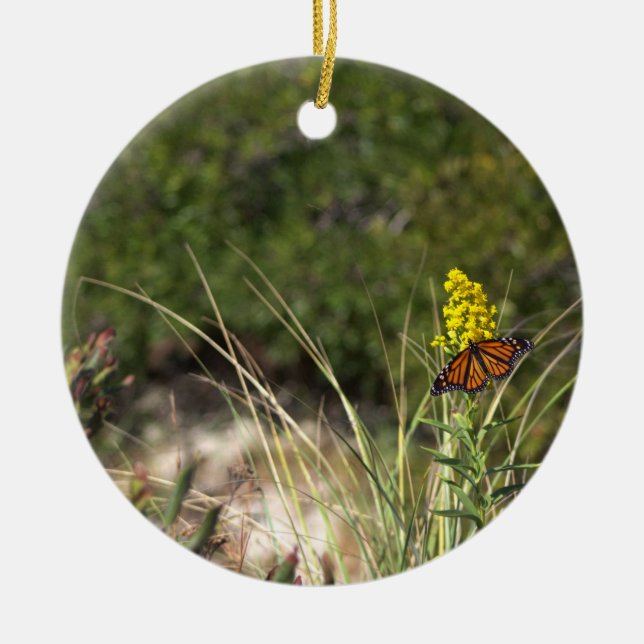 Schmetterling mit gelben Wildblumen Keramik Ornament (Vorne)