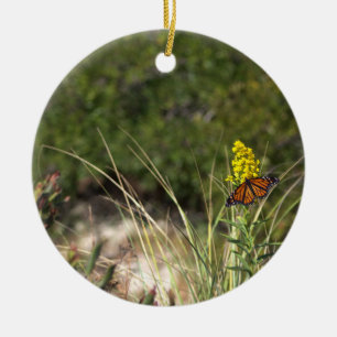 Schmetterling mit gelben Wildblumen-Ornament Keramik Ornament