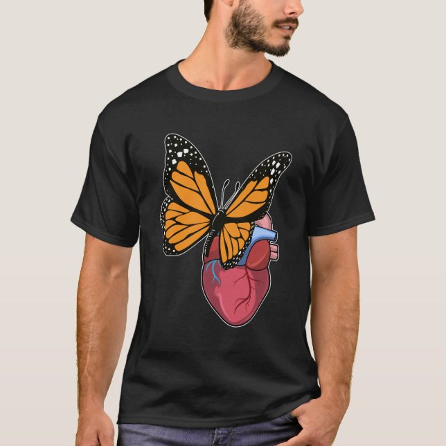 Schmetterling mit Herz T-Shirt (Vorderseite)