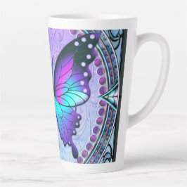 Schmetterling mit Hintergrund Milchtasse