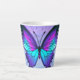 Schmetterling mit Hintergrund Milchtasse