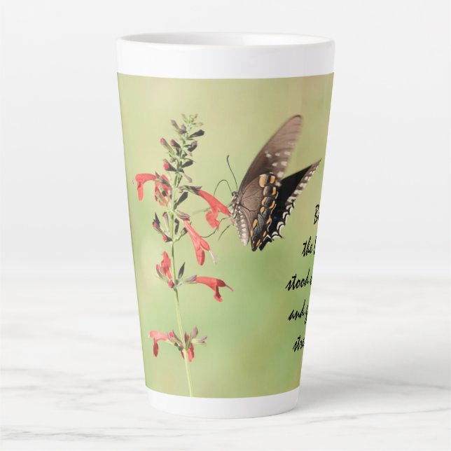 Schmetterling mit Verse über Gottes Stärke Milchtasse (Vorderseite)