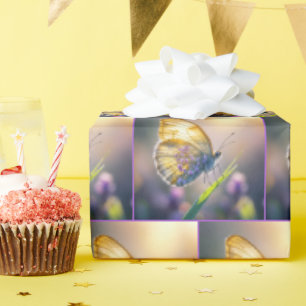 Schmetterling mit violetten Blumen Geschenkpapier