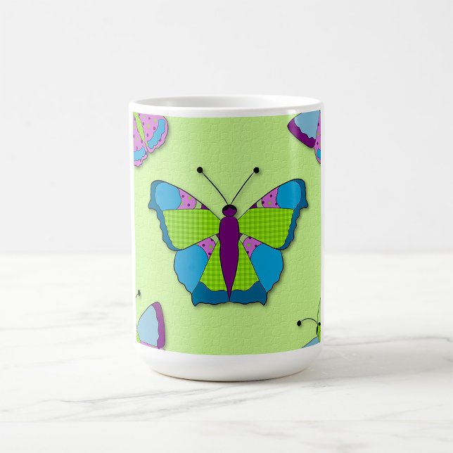 Schmetterling-Patchworkmuster auf Grün Kaffeetasse (Von Creator hochgeladen)