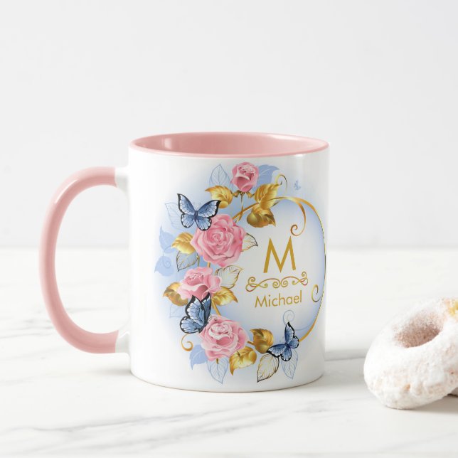 Schmetterling & Rosa Rose Monogramm I Goldinitiale Tasse (Mit Donut)
