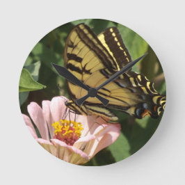Schmetterling und Blume Runde Wanduhr