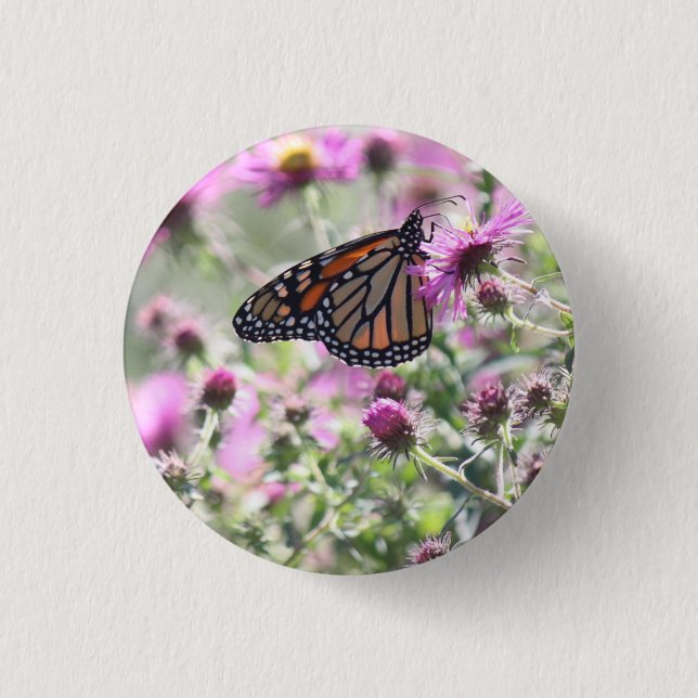 Schmetterling und Lila Blume Button (Vorderseite)