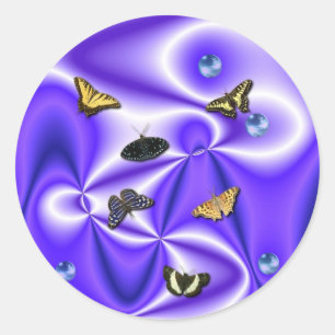 Schmetterling und Perlen auf lila Seide Runder Aufkleber