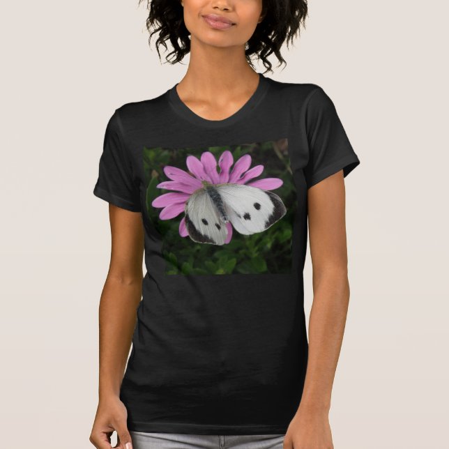 Schmetterling und rosa Blume Ladys T Shirt (Vorderseite)