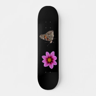 Schmetterling und rosa Blume Skateboard